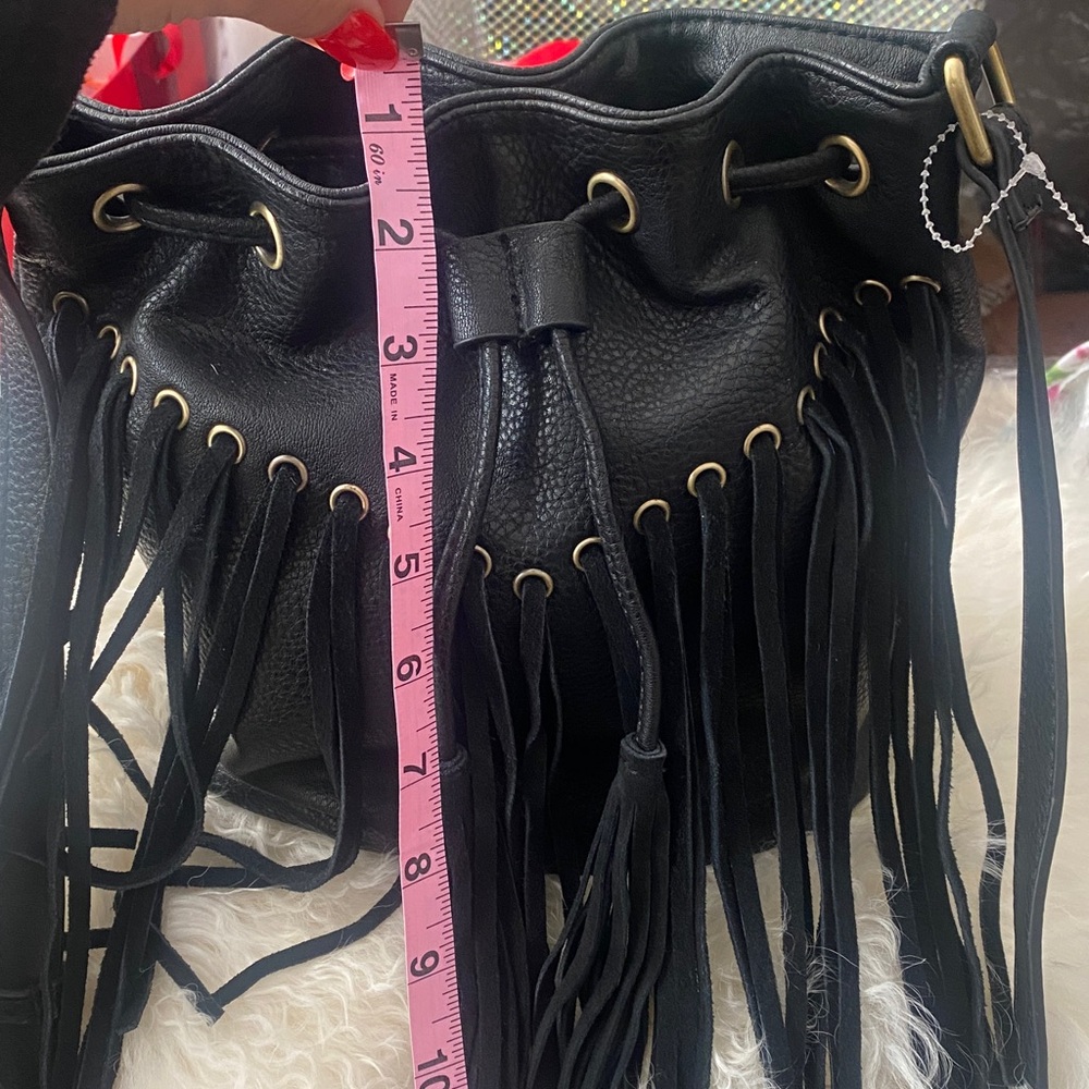 🖤Fringe Bucket Bag - New! - Picture 6 of 7